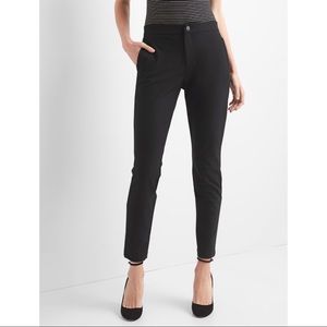 High Rise Skinny Twill Pants. Size 2 Regular